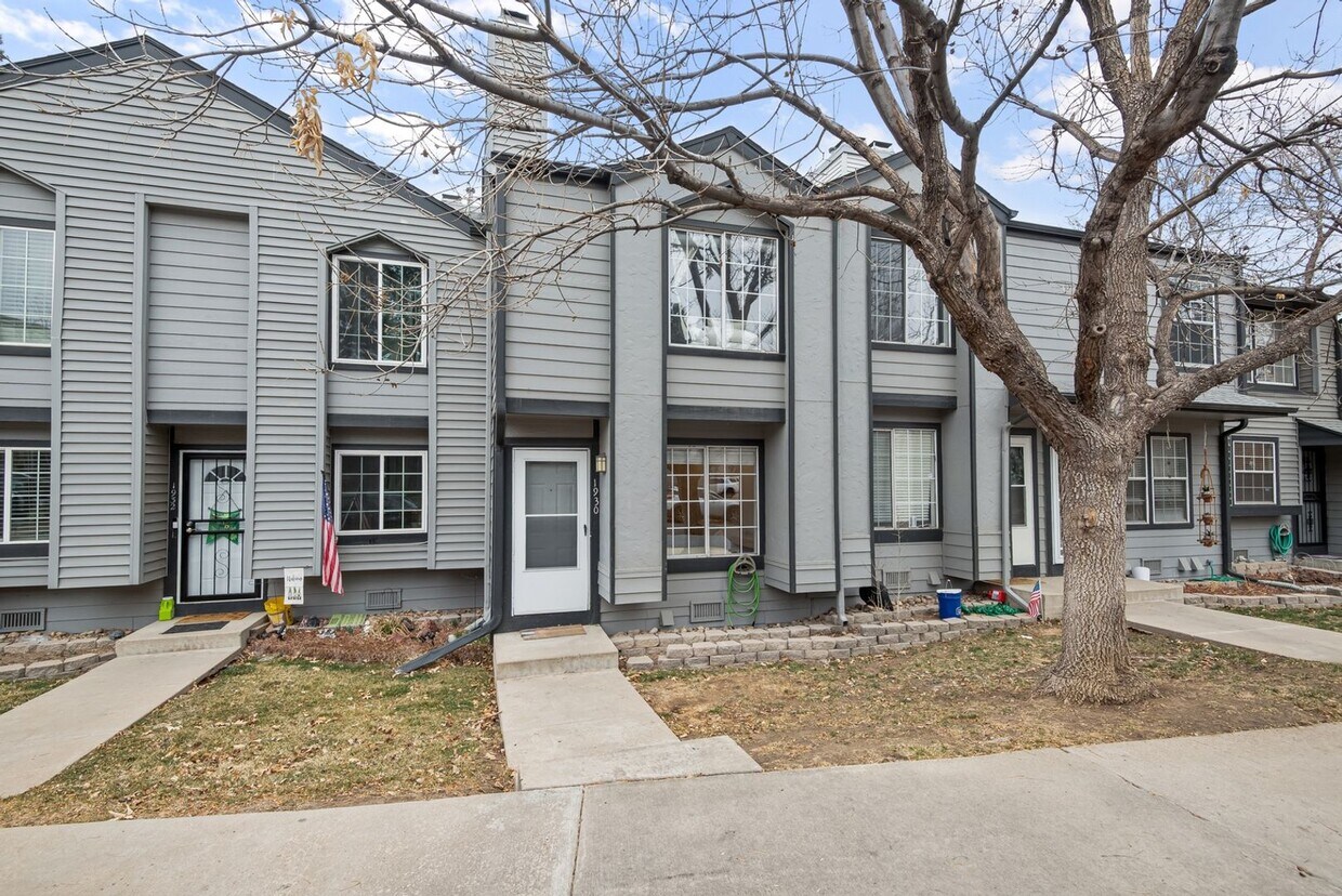 Primary Photo - Charming 2BR Townhome in Denver