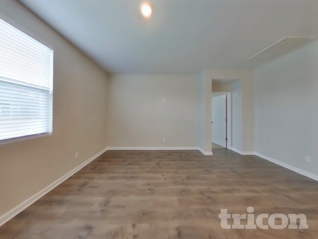 Building Photo - 2028 Tate Farm Ln
