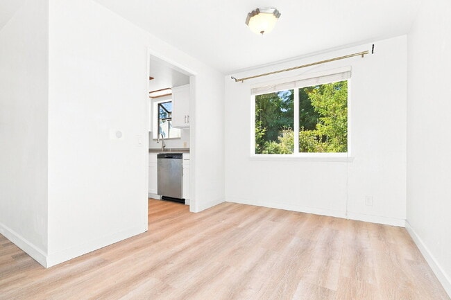 Building Photo - Charming Shoreline Rambler with Large Backyard & Garage- Available Now- FOR RENT