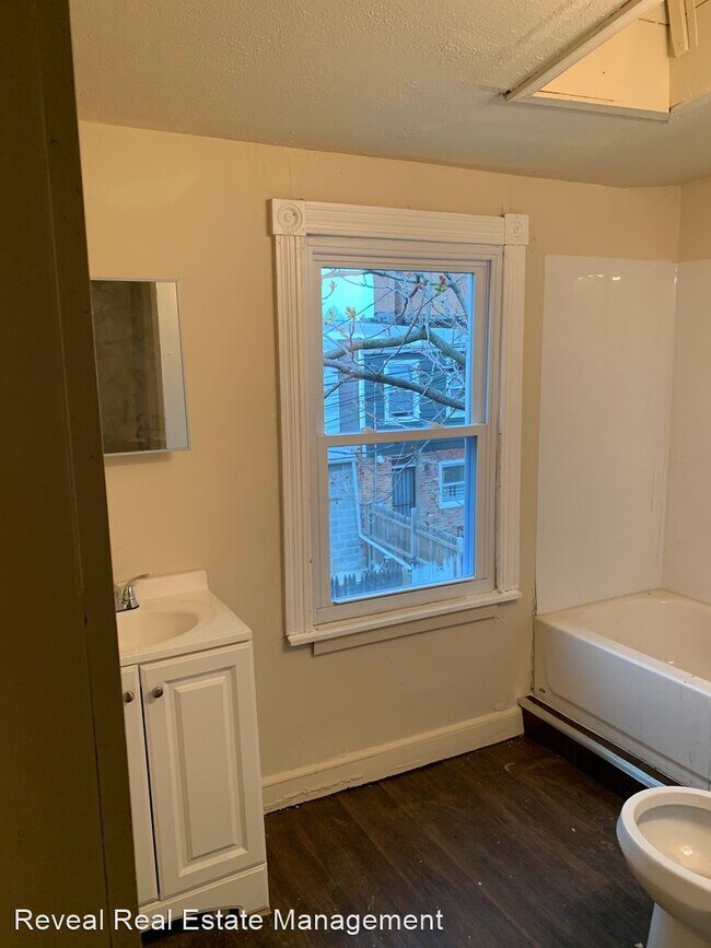 Building Photo - 3 br, 1 bath House - 408 S Smallwood St