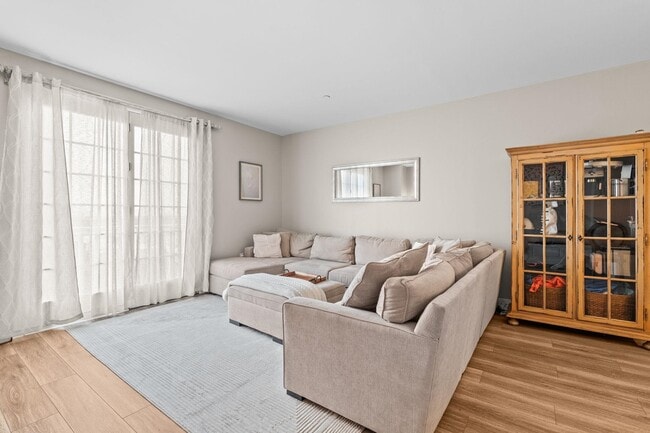 Foto del edificio - 100 Shearwater Ct E