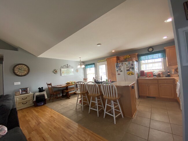 Building Photo - 606 S Eastridge