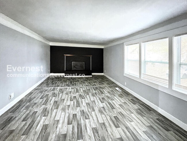 Foto del edificio - 913 Meadowbrook Dr