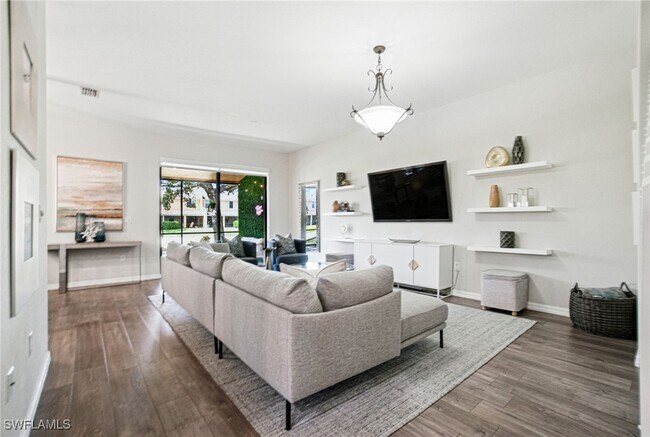 Foto del edificio - 7585 Bristol Cir