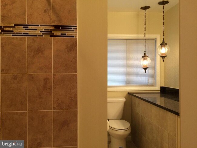 Foto del edificio - 6704 Old Chesterbrook Rd