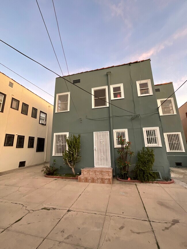 Foto del edificio - 1069 S Mansfield Ave
