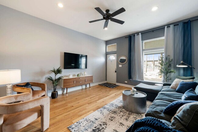 Foto del edificio - 109 S Paulina St