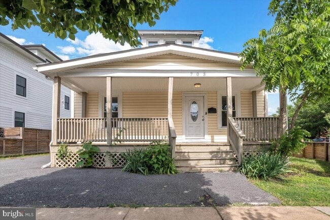 Building Photo - 703 N Barton St