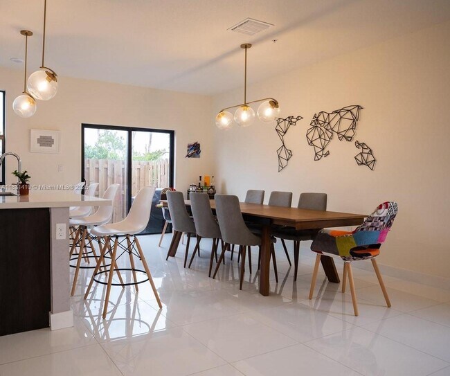 Foto del edificio - 10419 NW 82nd St