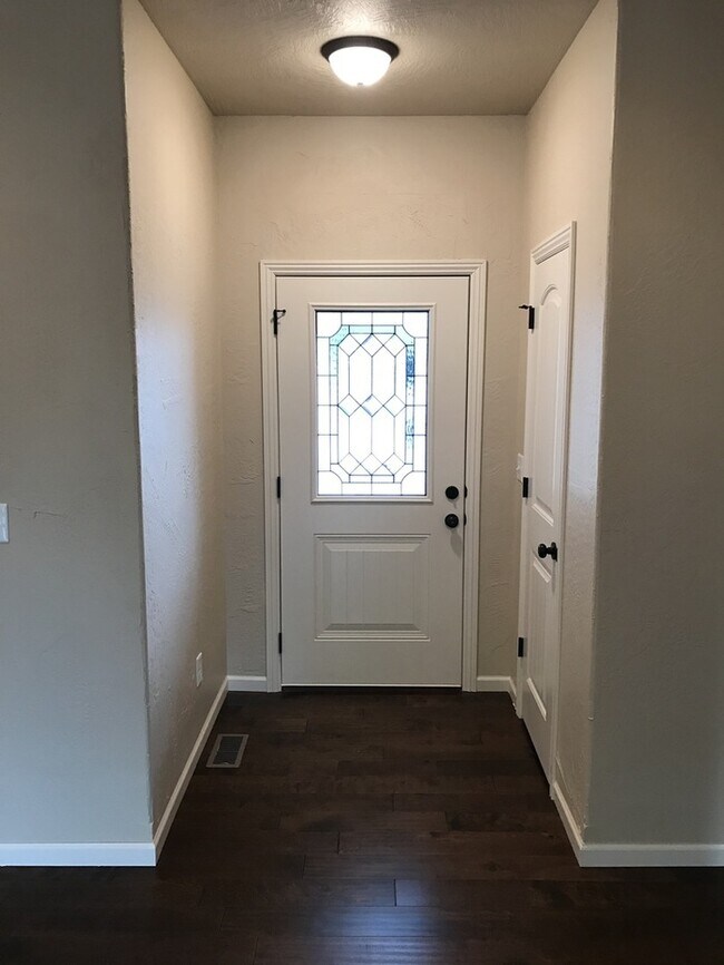 Building Photo - Beautiful 4 bedroom home in Nixa in the Co...