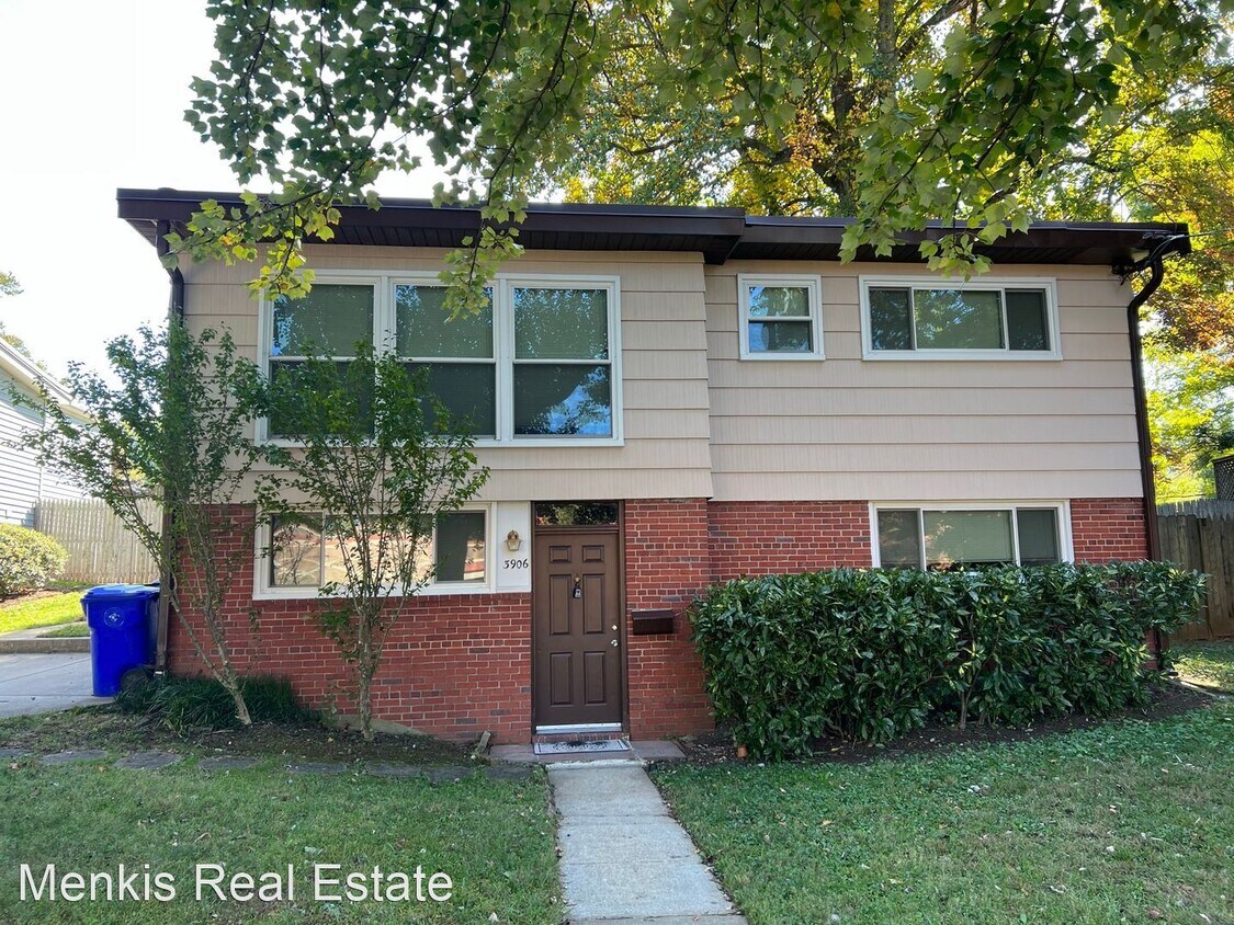 3 br, 2 bath House 3906 Denfeld Avenue House Rental in Kensington