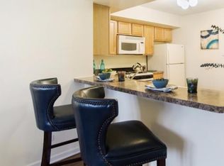 Building Photo - 6415 N Sheridan Rd