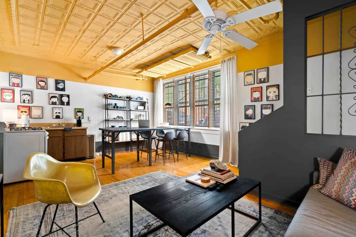 Foto principal - 3536 N Racine Ave