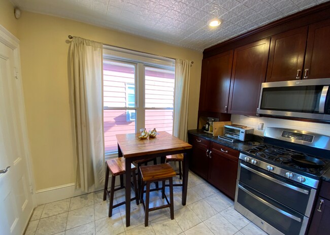 Foto del edificio - 381 Highland Ave