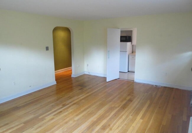 Building Photo - 5314 8th Rd S