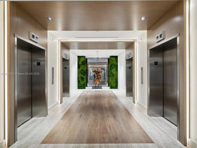Foto del edificio - 2301 Collins Ave