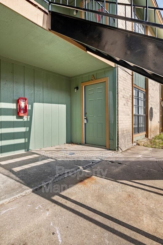 Building Photo - 301 Craddock Ave
