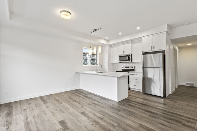 Photo du bâtiment - 167 Spring Creek Cmn SW