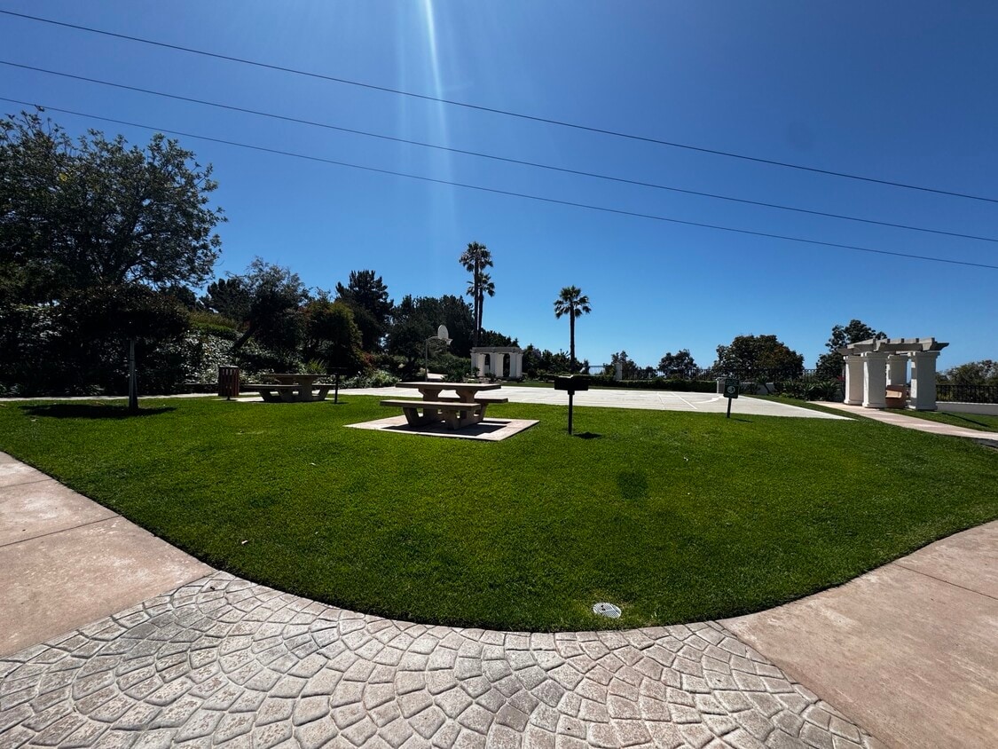 Foto del edificio - 2335 Rancho Del Oro Rd