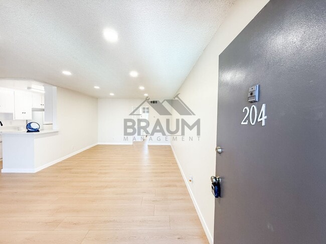 Building Photo - 6041 Whitsett Ave