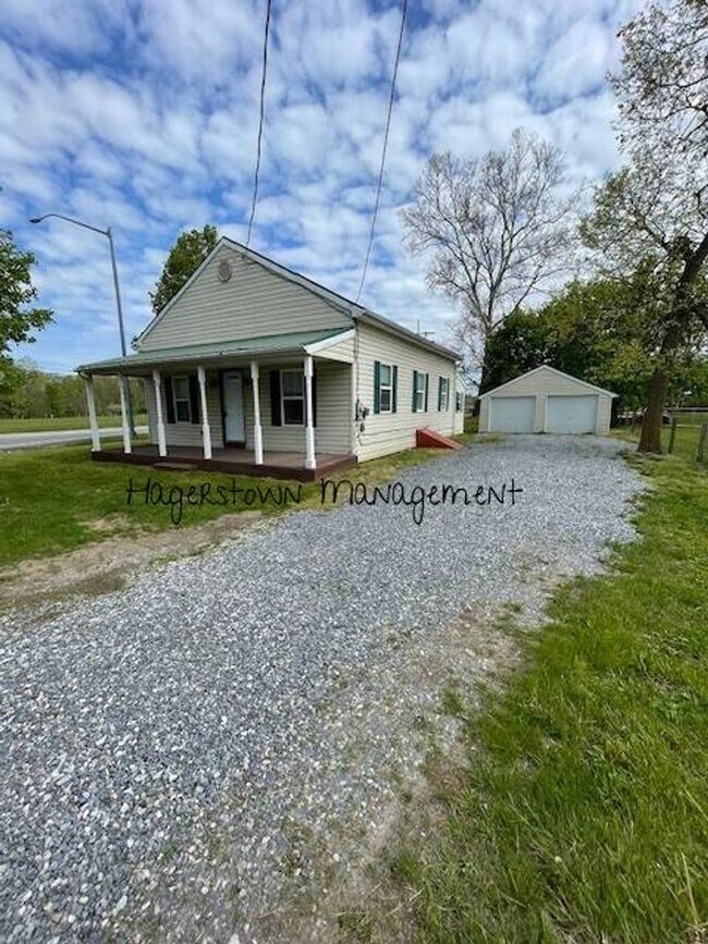 Building Photo - Cozy 3 Bedroom 1 Bath