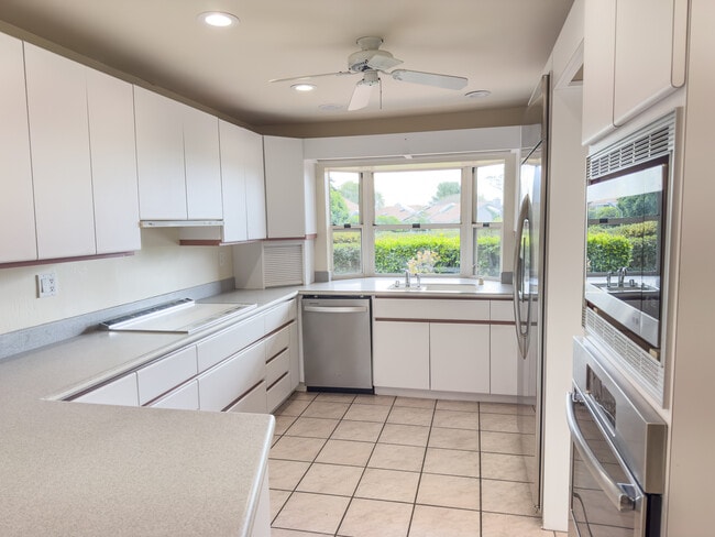 Building Photo - 2274 Caminito Castillo