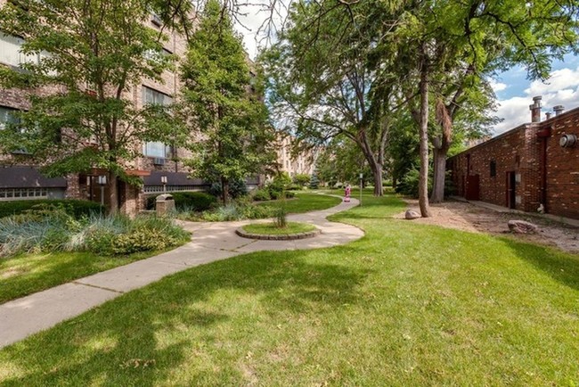 Foto del edificio - 5306 N Cumberland Ave