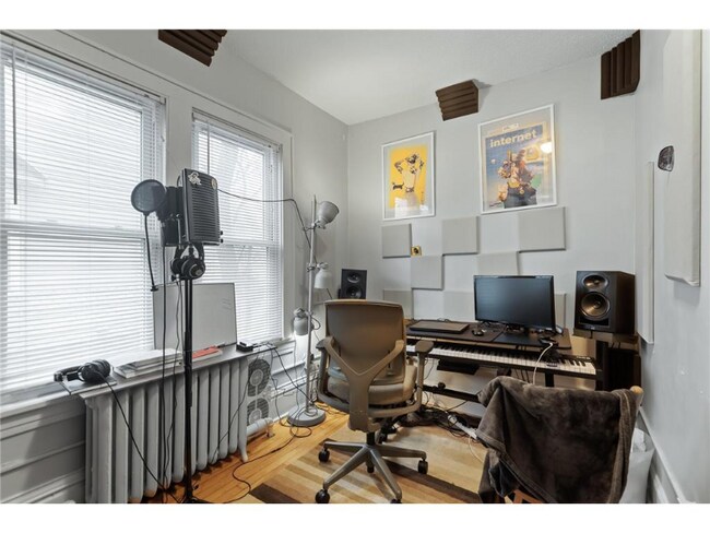 Building Photo - 3139 3rd Ave S