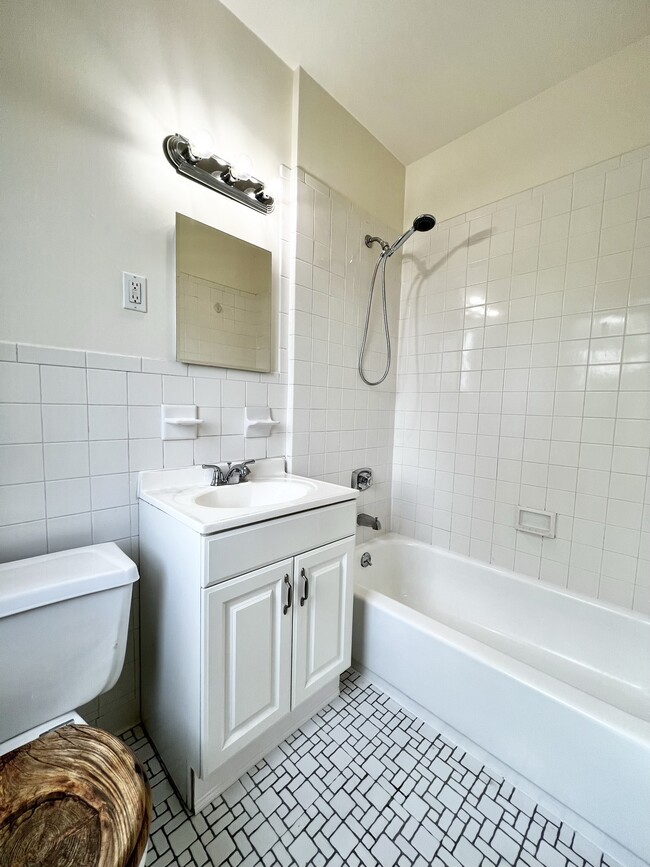 Building Photo - 69 Harney Rd