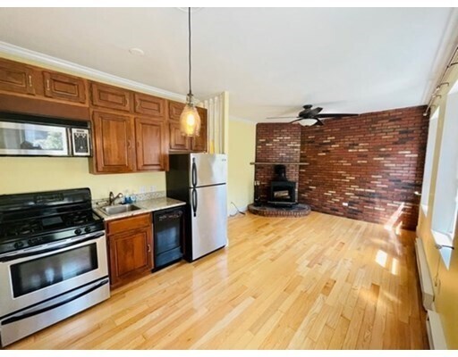 Primary Photo - 59 Phillips St