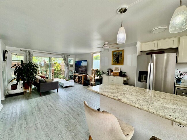 Foto del edificio - Available Now | Fully Furnished 1 Bedroom,...