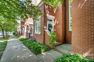 Building Photo - 400 Clarice Ave