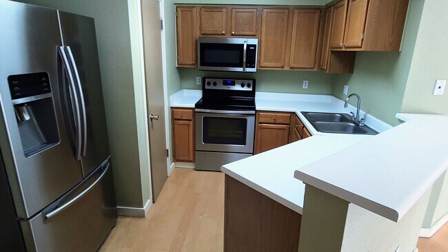 Foto del edificio - 2450 Wickersham Ln