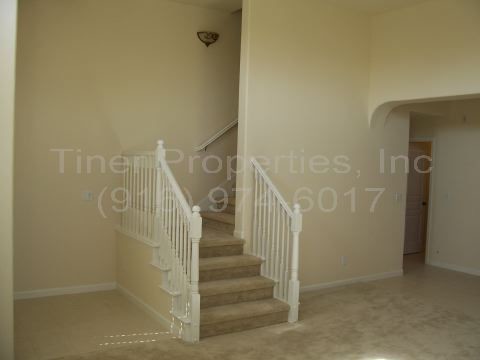 Foto del edificio - Gorgeous multi story condo in great location