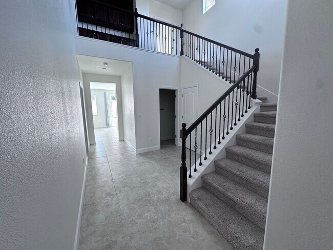 Building Photo - 10735 Ridgebrook Dr