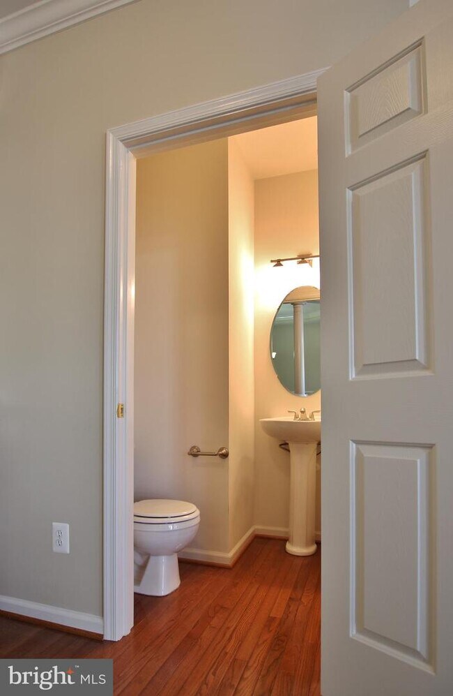 Building Photo - 15845 Bobolink Dr