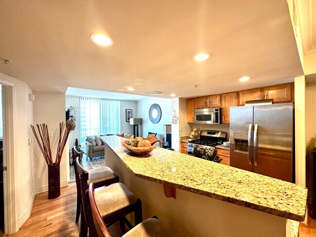 Building Photo - Fully Furnished Luxurious 2 Bedroom Condo ...