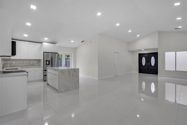 Foto del edificio - 803 NW 133rd Ct