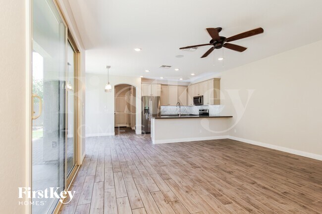 Foto del edificio - 1023 S 151st Ln