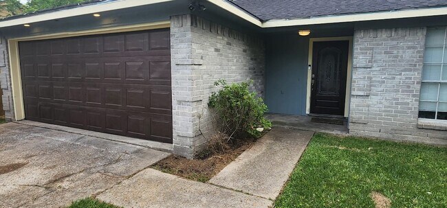 Foto del edificio - 23431 Dew Wood Ln