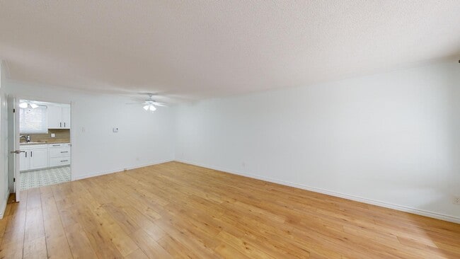 Photo du bâtiment - MODERN THREE BEDROOM TOWNHOME BY WHITEHOAK...