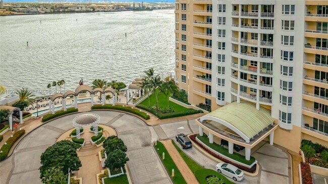 Foto del edificio - 808 Brickell Key Dr