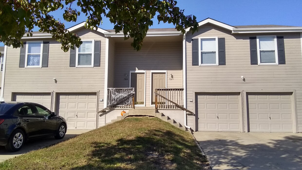 Foto principal - 7322 N Laurel Ave