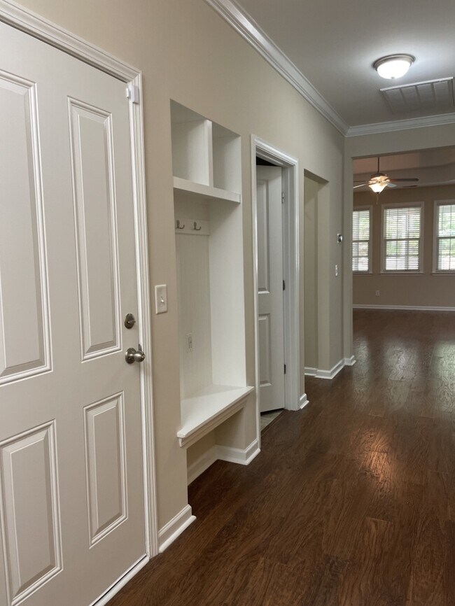 Building Photo - 467 Foxbank Plantation FOR RENT!