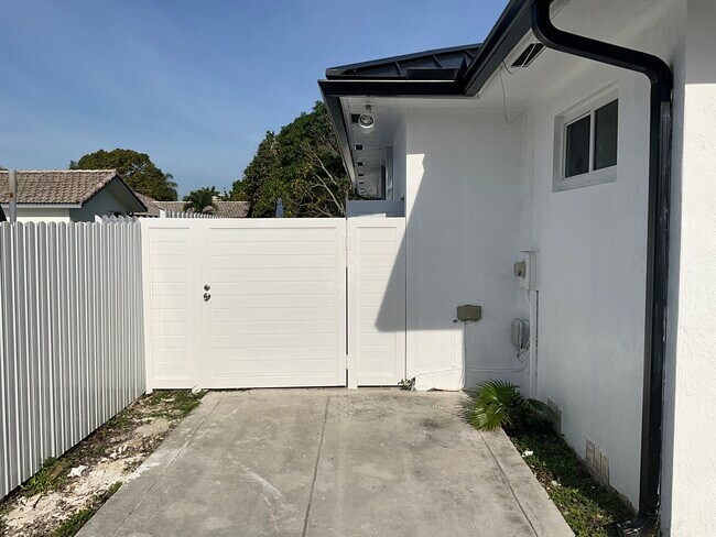 Building Photo - 11154 SW 145th Pl