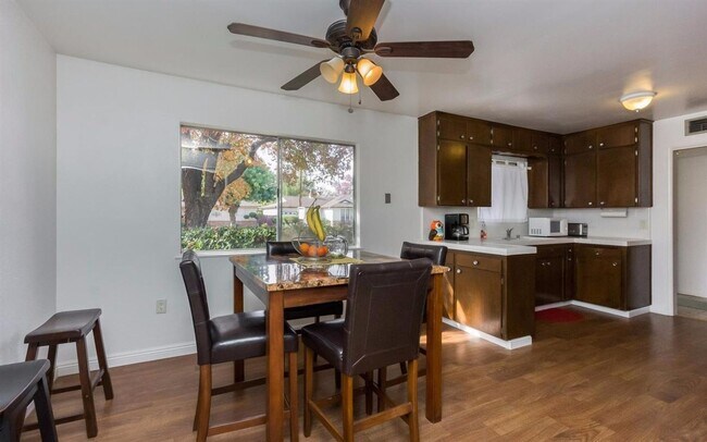 Foto del edificio - Beautiful 3 Bedroom / 1.5 Bathrooms