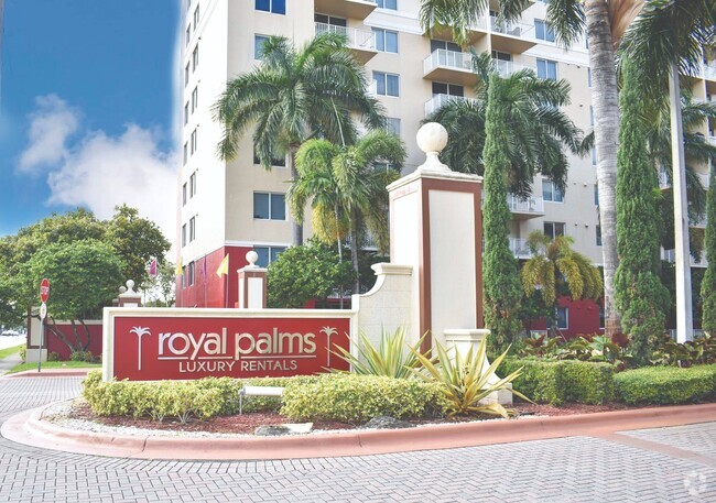 Building Photo - Royal Palms Apartments