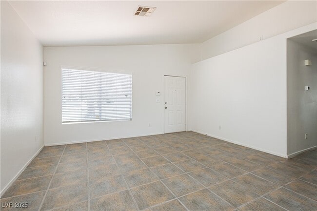 Foto del edificio - 204 Zenith Point Ave