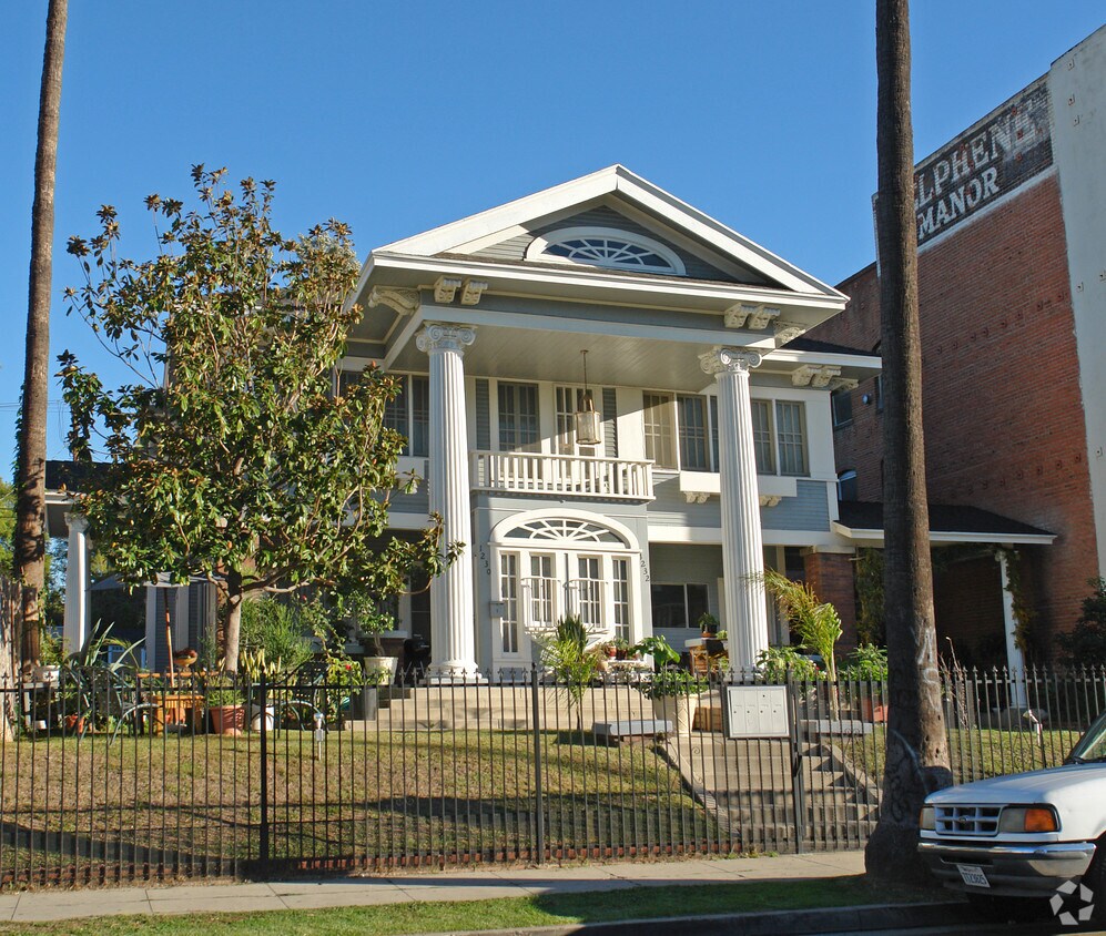 Building Photo - 1228 4th Ave