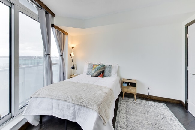 Building Photo - 218 Queens Quay W